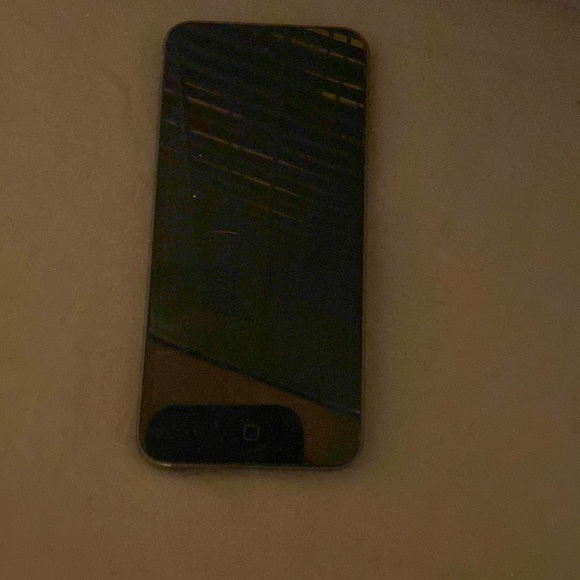 I’m selling my new old iPod because I don’t use it anymore. - Picture 1 of 1